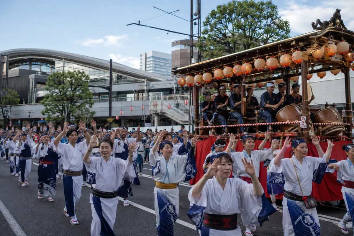 AI生成による三原やっさ祭りのイメージ画像