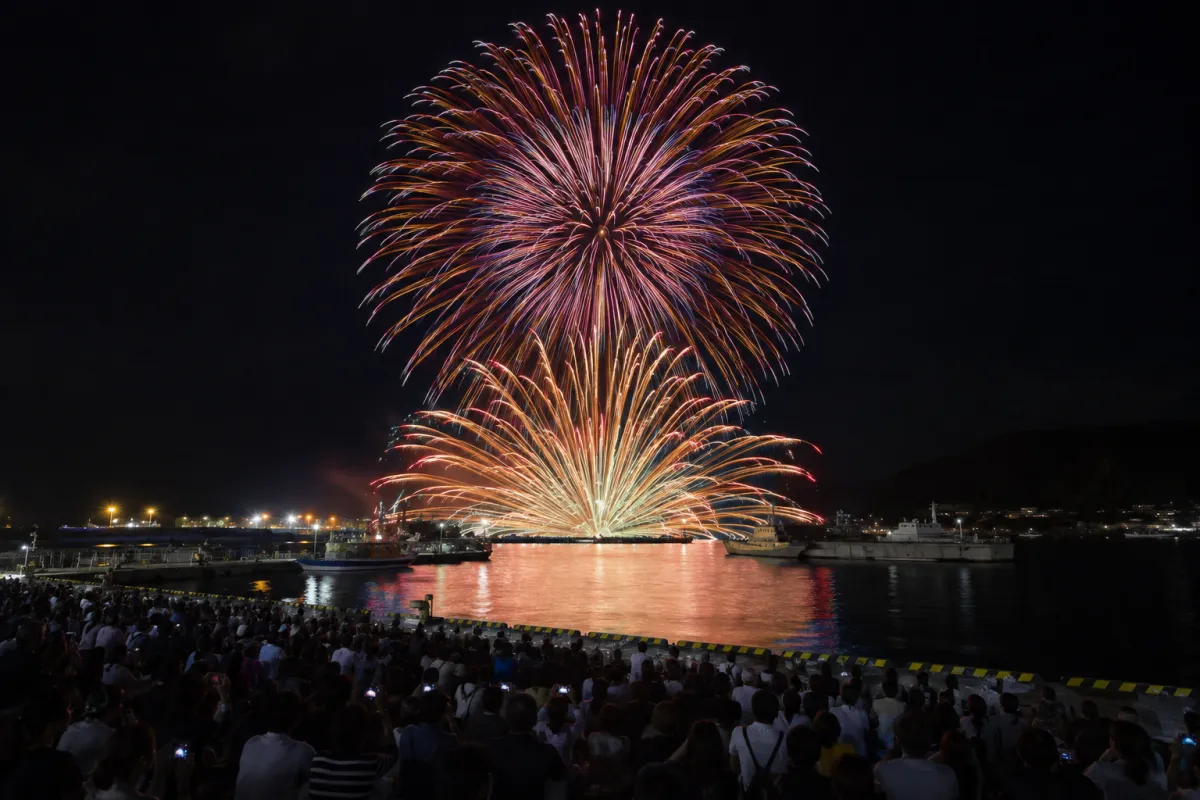 AI生成による須崎まつり海上花火大会のイメージ画像